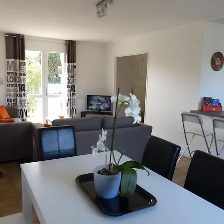 בית נופש Maison Entre Vieux Port Et Minimes